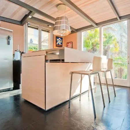 Fiumelatte Sleeps 6 Air Con 아파트 *