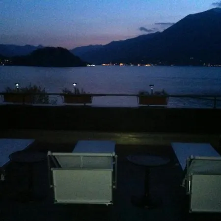 Fiumelatte Sleeps 6 Air Con 아파트