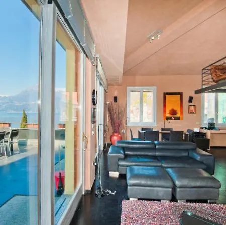 아파트 Fiumelatte Sleeps 6 Air Con
