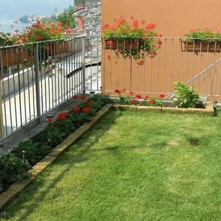 아파트 Fiumelatte Sleeps 6 Air Con